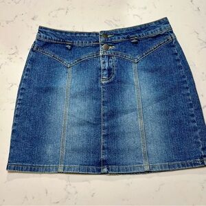 Jill Stuart Classic Blue Denim Jeans skirt size 4.